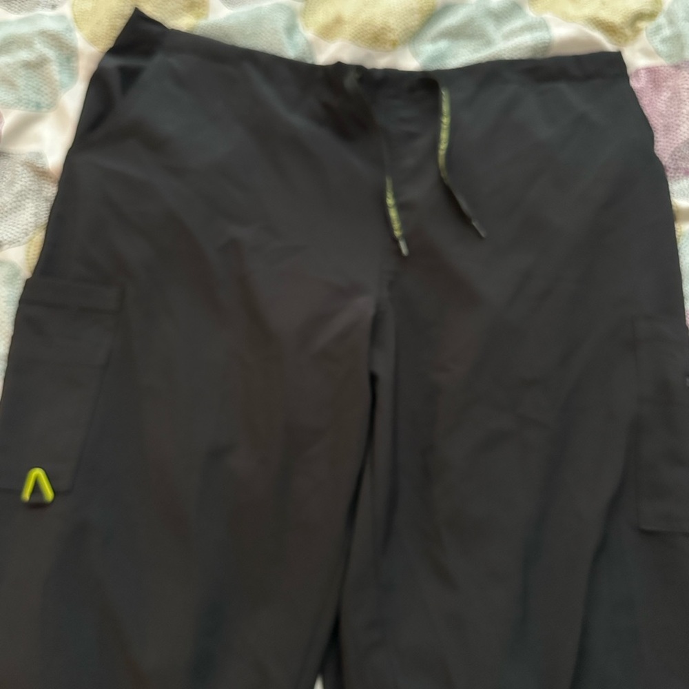 Women’s scrub bottoms black size L